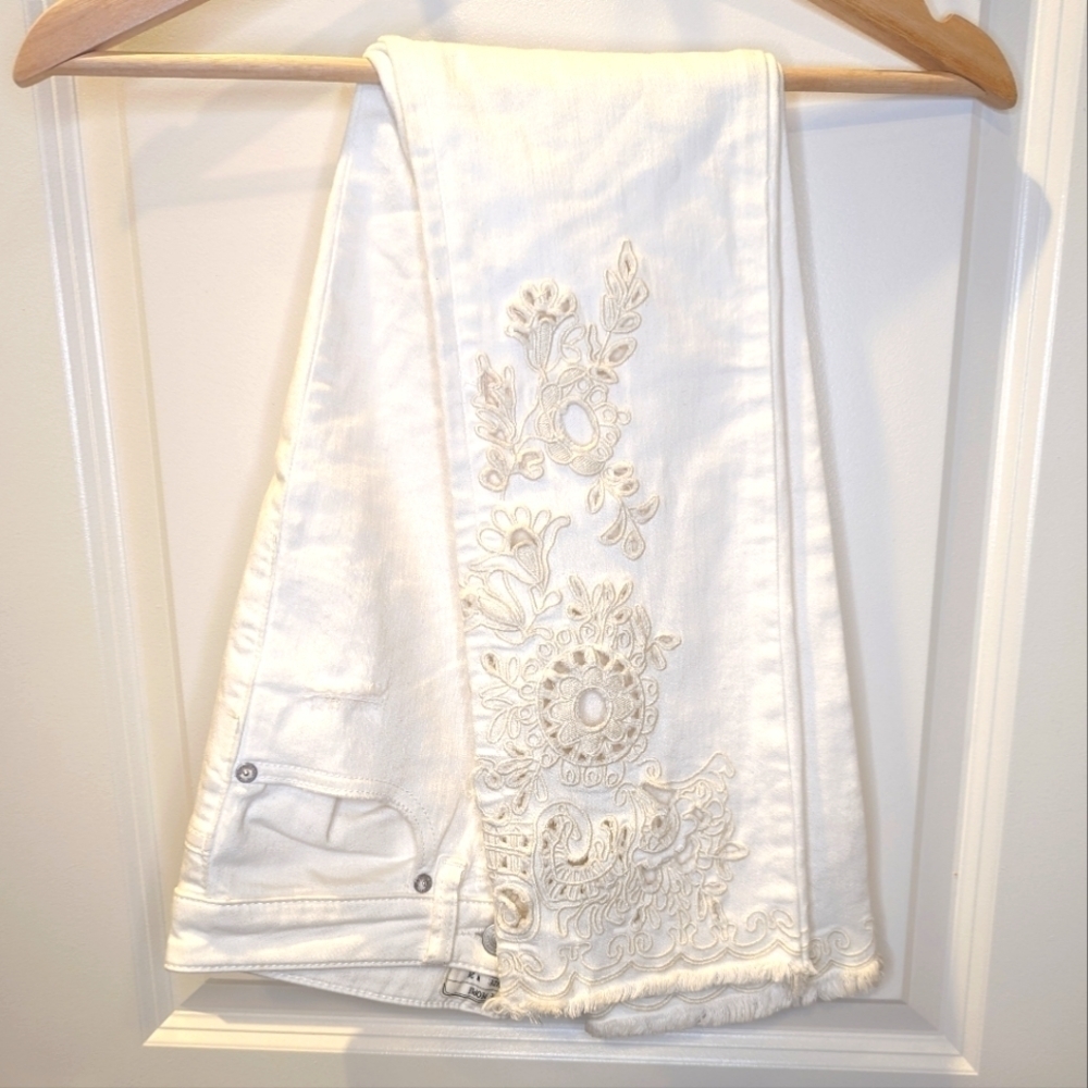 Free People white embroidered cigarette crop ankle jeans high rise size 26